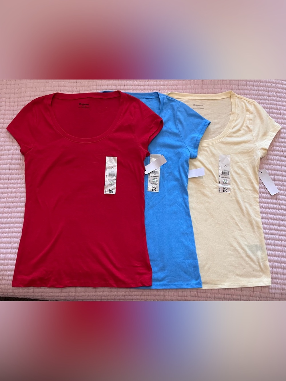 New No Boundaries Scoop Neck Tee T Shirt red blue & yellow size small 4-6